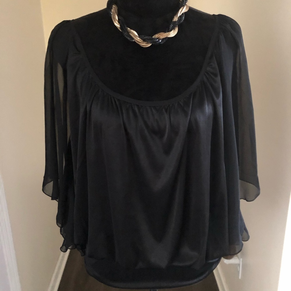 Misses flowy, shear sleeve top
